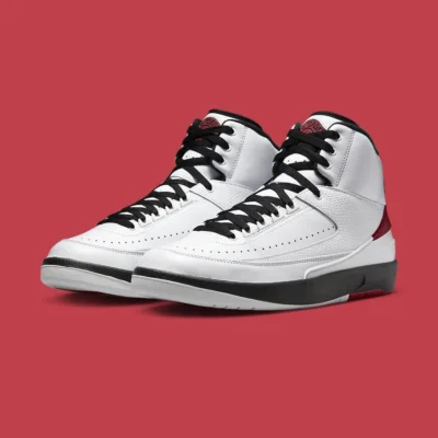 Air Jordan 2 Retro OG 'Chicago' (2022) - Image 2
