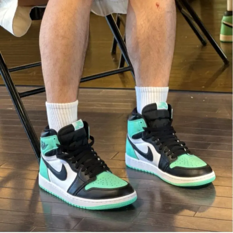 Air Jordan 1 Retro High OG 'Green Glow' - Image 4