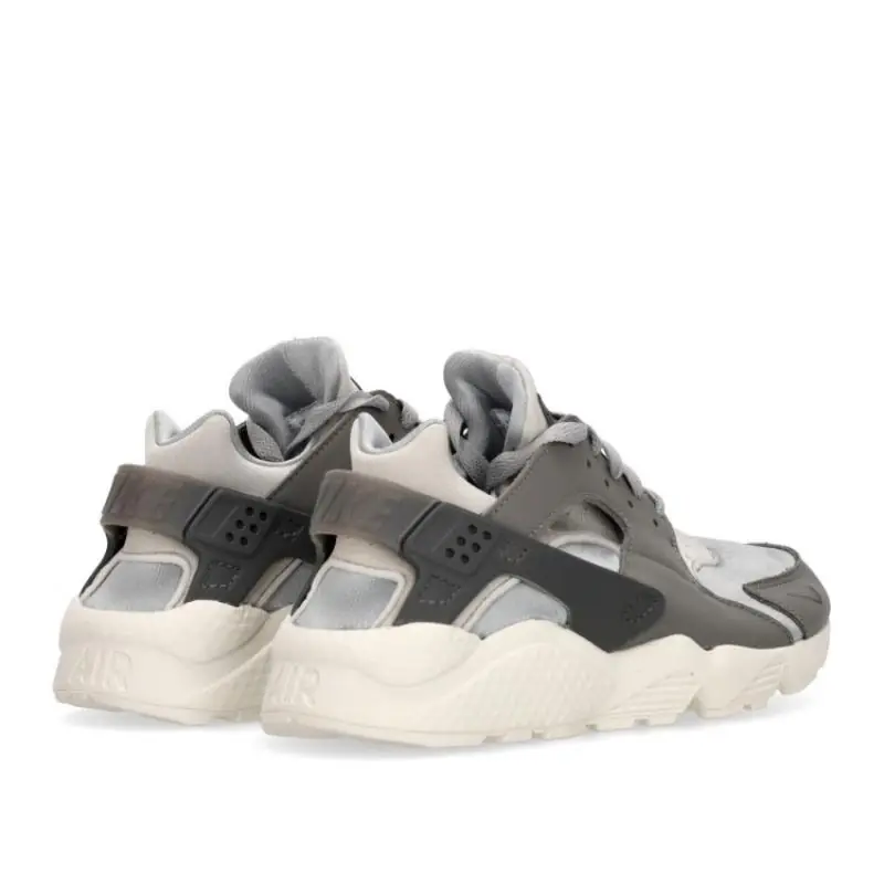 Nike Air Huarache 'Iron Grey' - Image 3