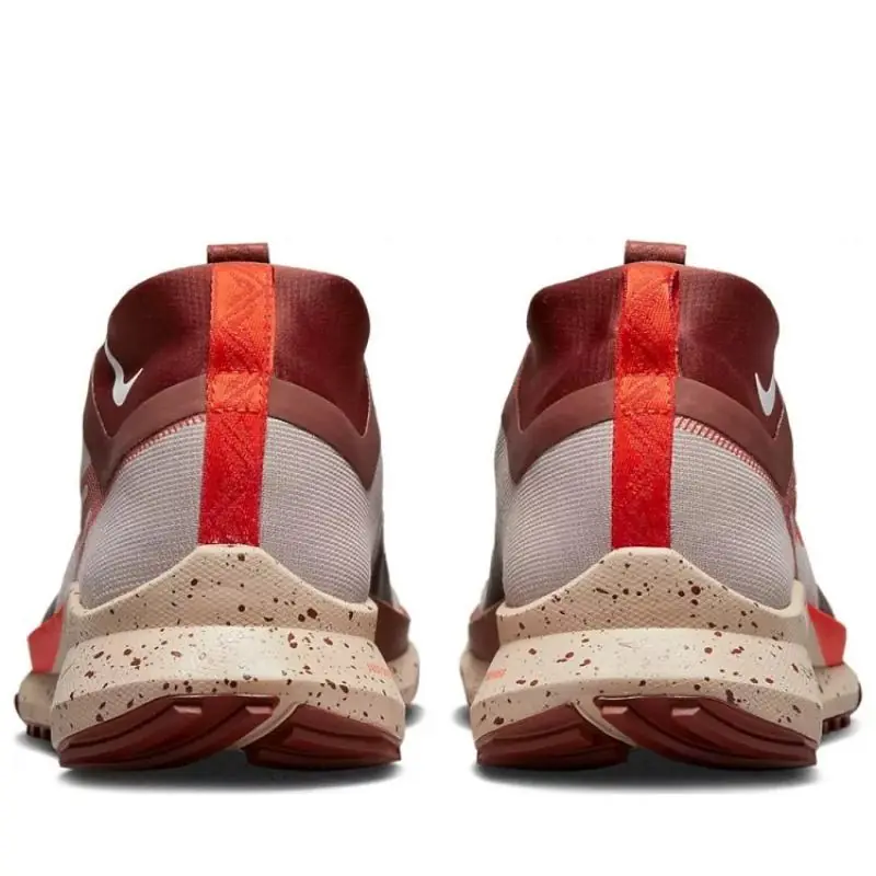 Nike React Pegasus Trail 4 GORE-TEX - Diffused Taupe / Picante Red - Image 2