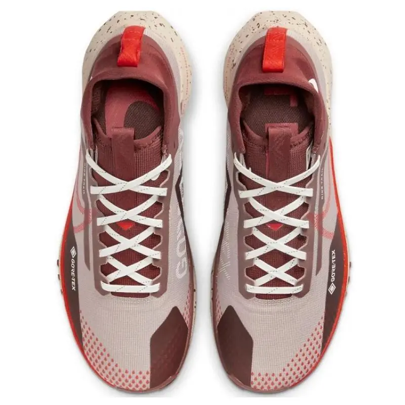 Nike React Pegasus Trail 4 GORE-TEX - Diffused Taupe / Picante Red - Image 3