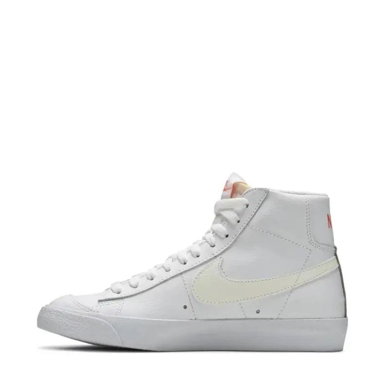 Nike Wmns Blazer Mid '77 Vintage 'Gold Emblem' - Image 2