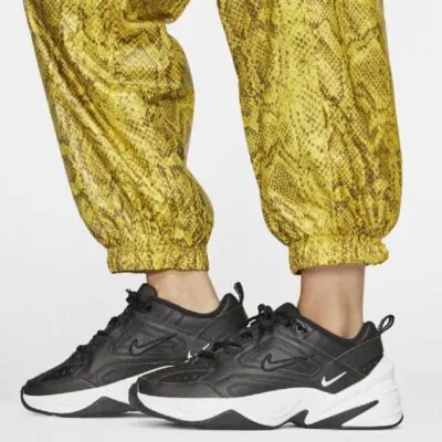Nike Woven Jogger Nadrág (W) 'Yellow Python' - Image 4